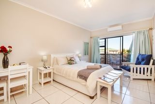 self catering accommodation bluewater bay king guest lodge room4 1