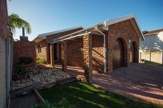 apartment styled accommodation self catering bluewater bay king guest lodge front