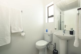 sea side accommodation bnb bluewater bay king kings lodge king room 2 078