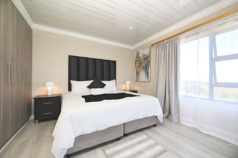 sea side accommodation bnb bluewater bay king kings lodge king room 1 001