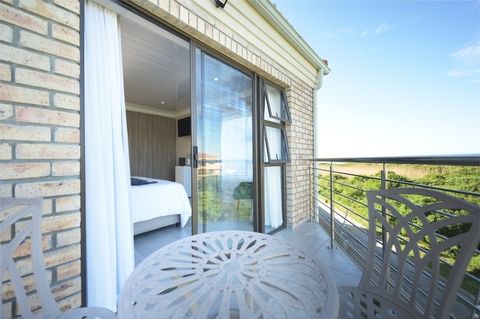 sea side accommodation bnb bluewater bay king kings lodge king room 3 045