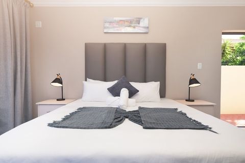 sea side accommodation bnb bluewater bay king kings lodge king room 4 053