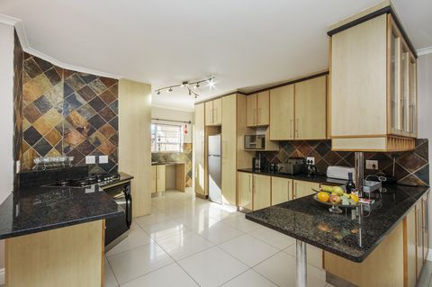 sea side accommodation guest lodge bluewater bay king 021