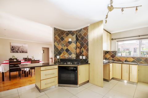 sea side accommodation guest lodge bluewater bay king 022