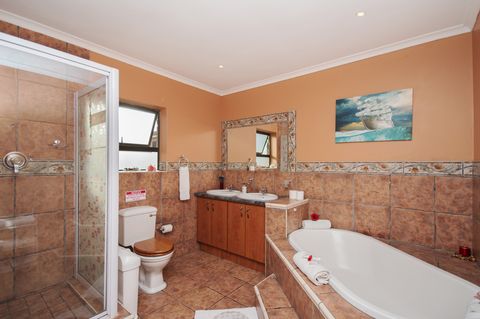 sea side accommodation guest lodge bluewater bay king 040