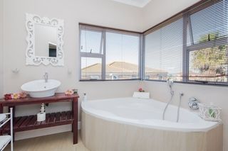 sea side accommodation bnb bluewater bay king kings lodge room1 4